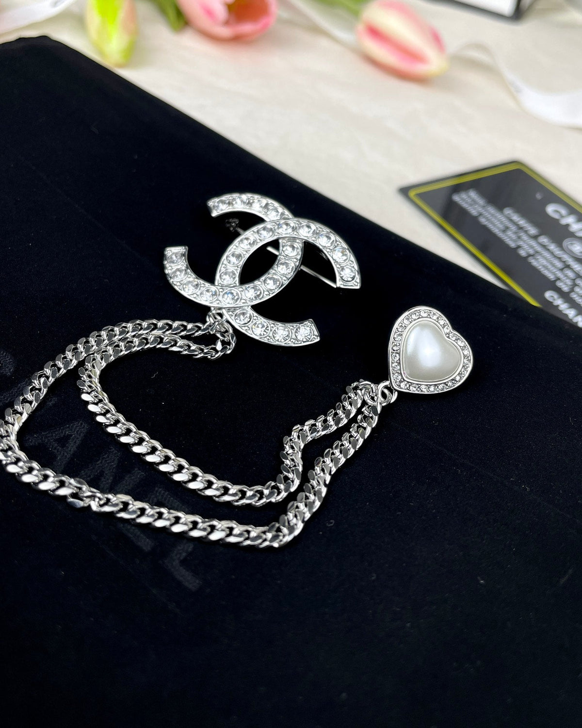 Heart Brooch in Polished Metal-Tone – Heart Detail detail view