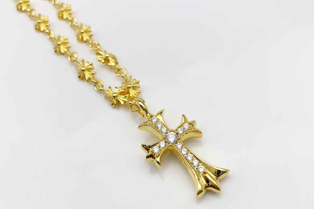 Martin Graham pendant necklace in polished metal-tone – detail view