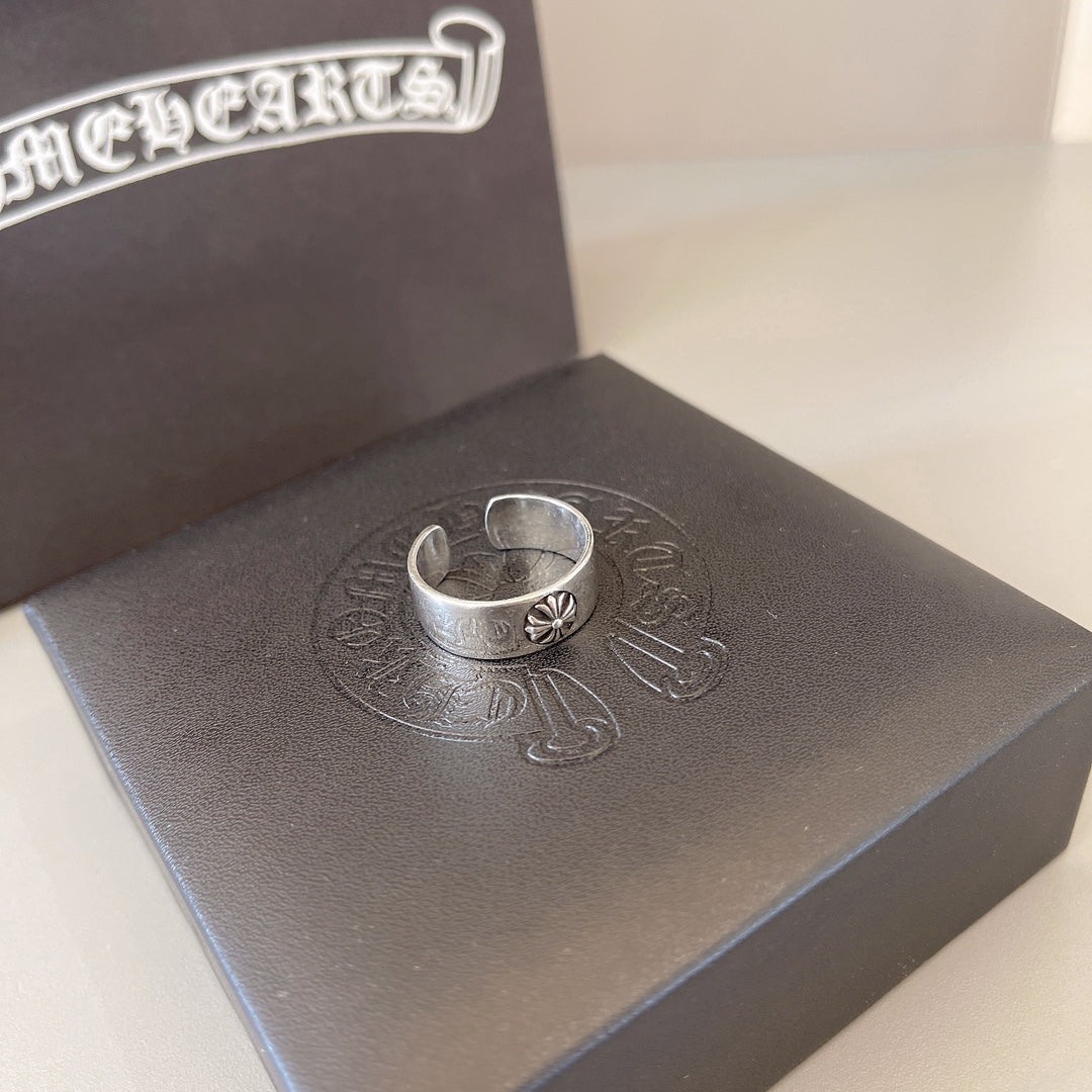Martin Graham ring in polished metal-tone – detail view