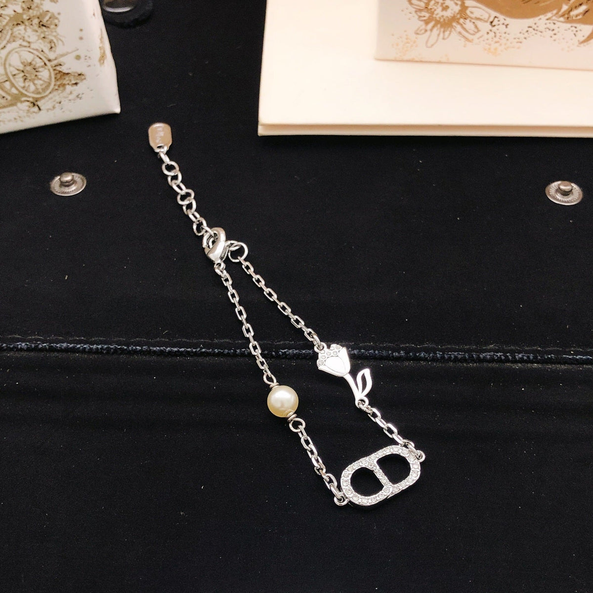 Martin Graham bracelet in polished metal-tone – detail view