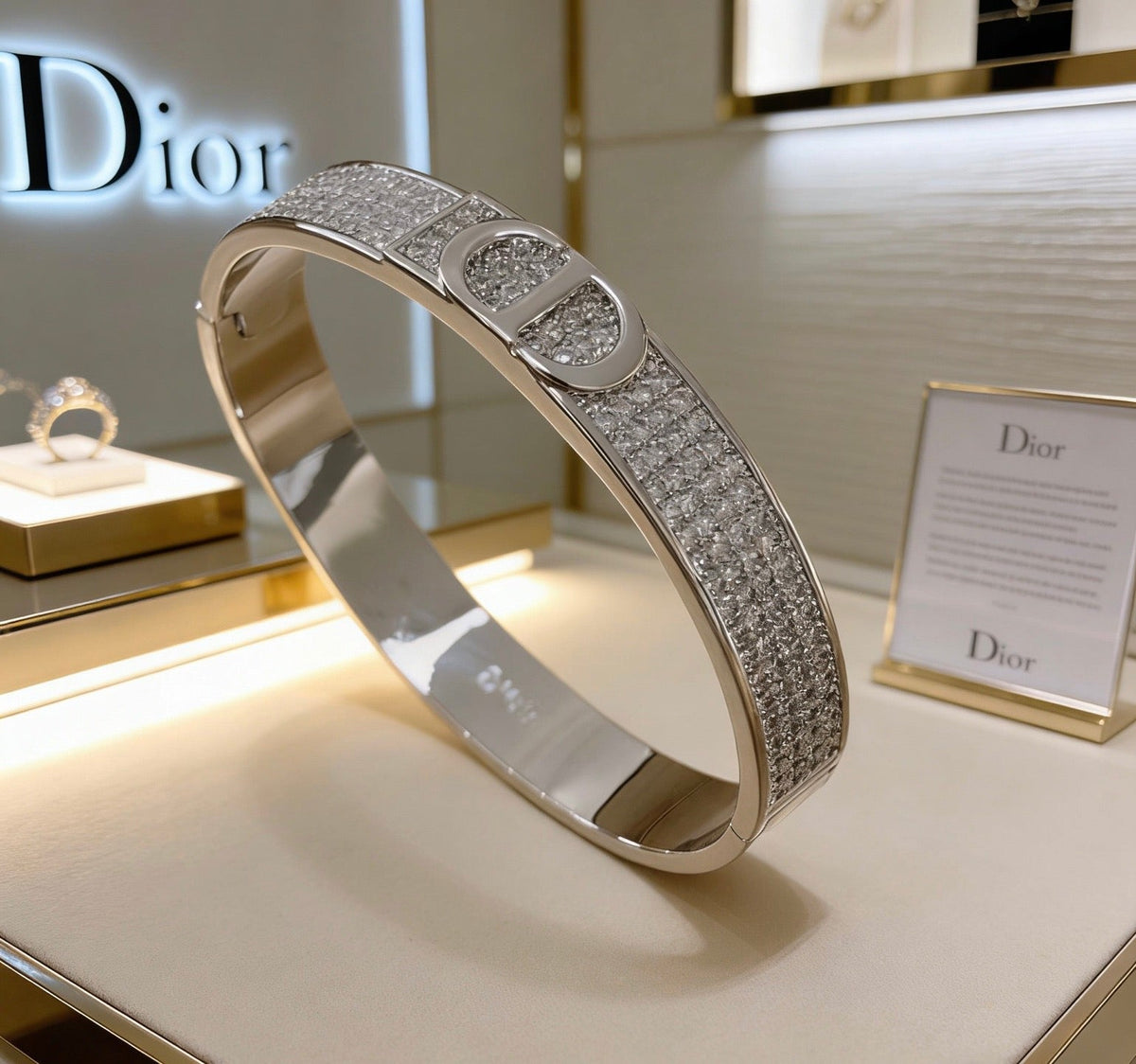 Martin Graham bracelet in polished metal-tone – detail view