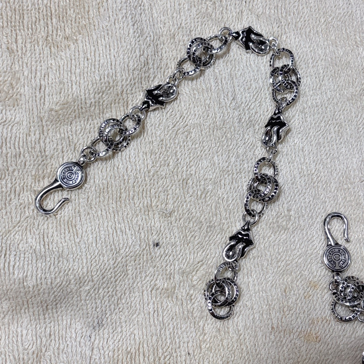 Martin Graham bracelet in polished metal-tone – detail view