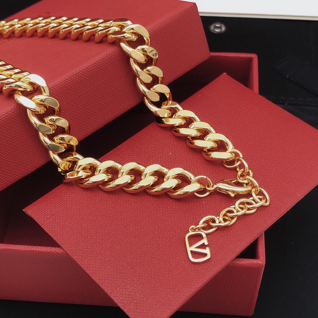 Martin Graham pendant necklace in polished metal-tone – detail view