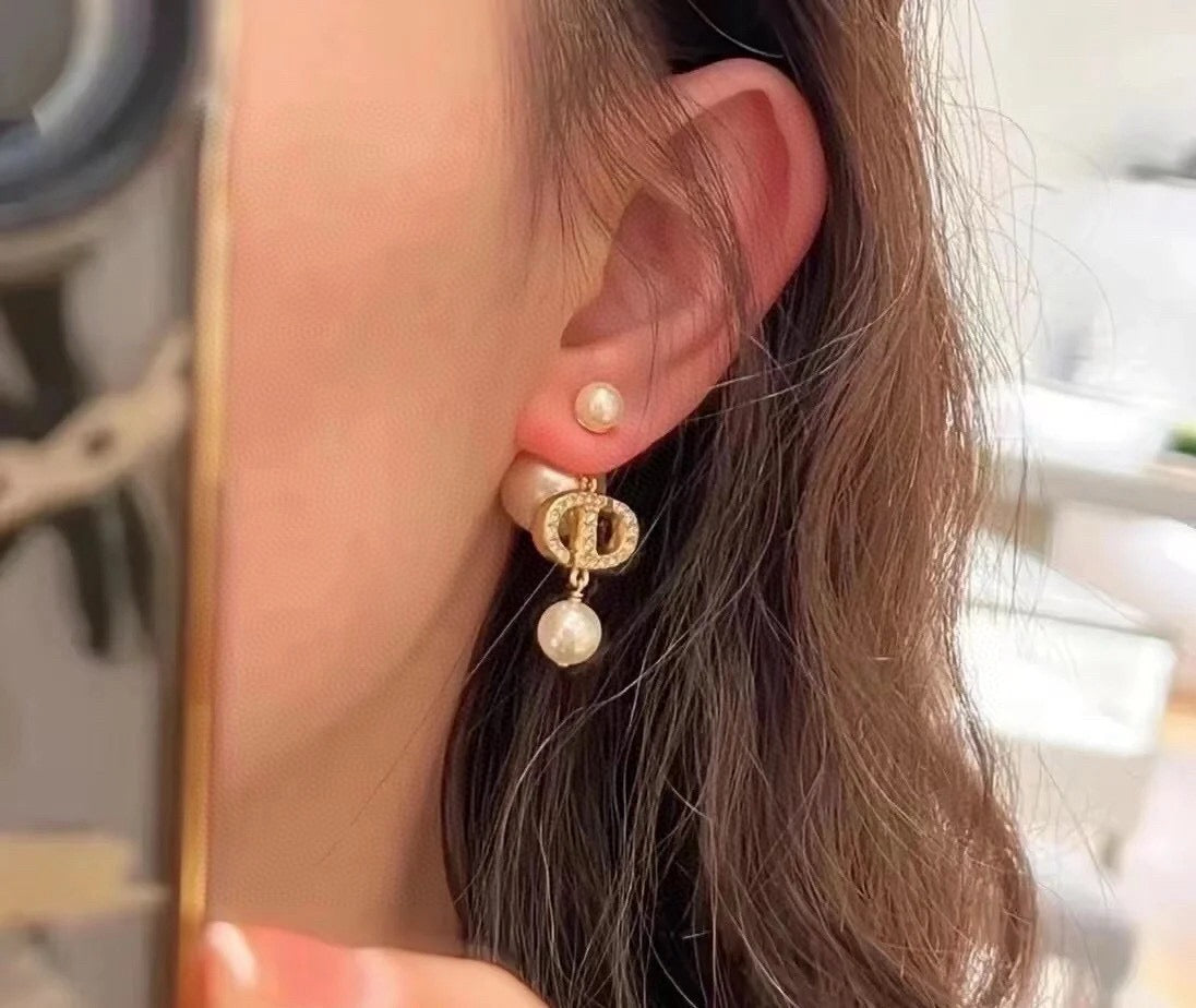 Martin Graham earrings in polished metal-tone – detail view