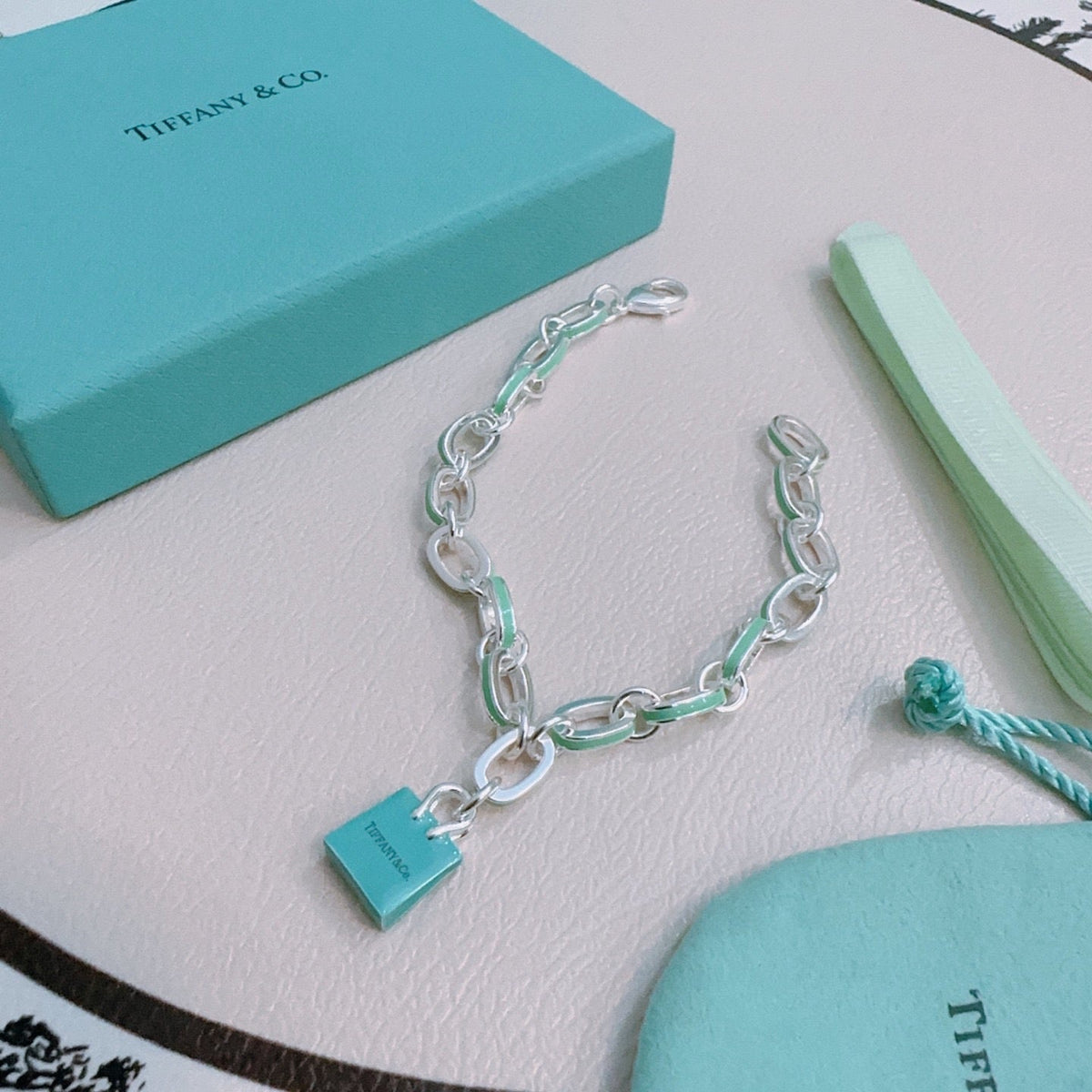 Martin Graham bracelet in polished metal-tone – detail view