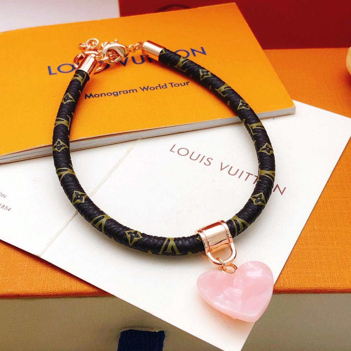 Heart Bangle in Rose-Gold-Tone – Rose Gold Detail – Design 003 detail view