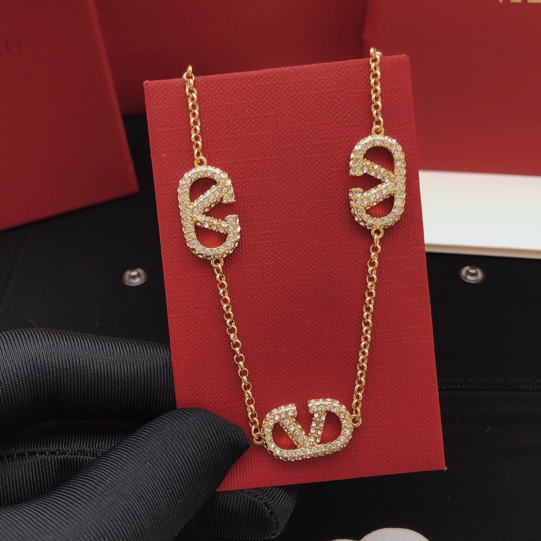 Martin Graham pendant necklace in polished metal-tone – detail view