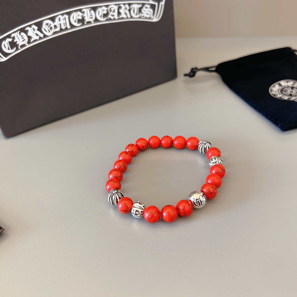 Martin Graham beaded bracelet in polished metal-tone – detail view