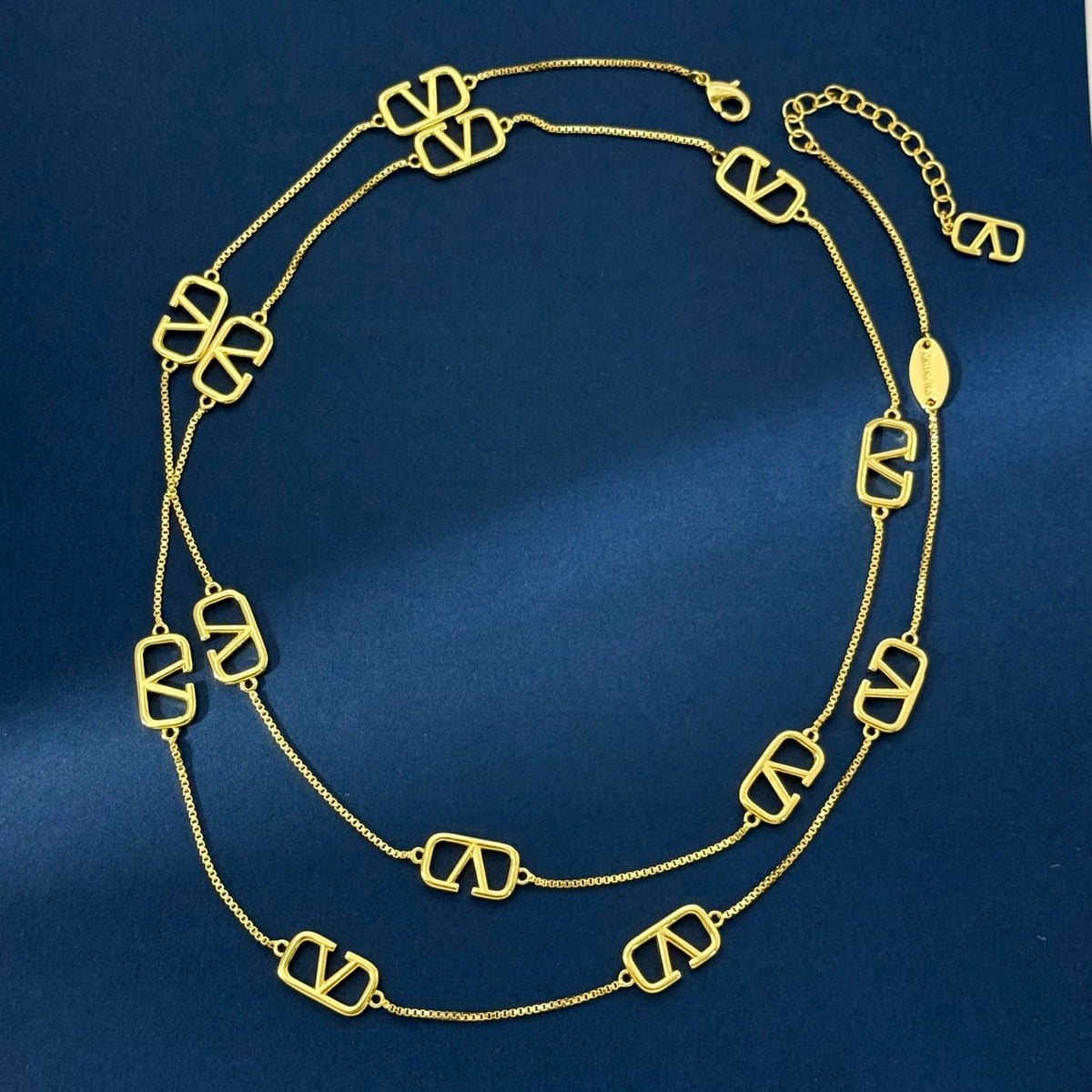 Martin Graham pendant necklace in polished metal-tone – detail view