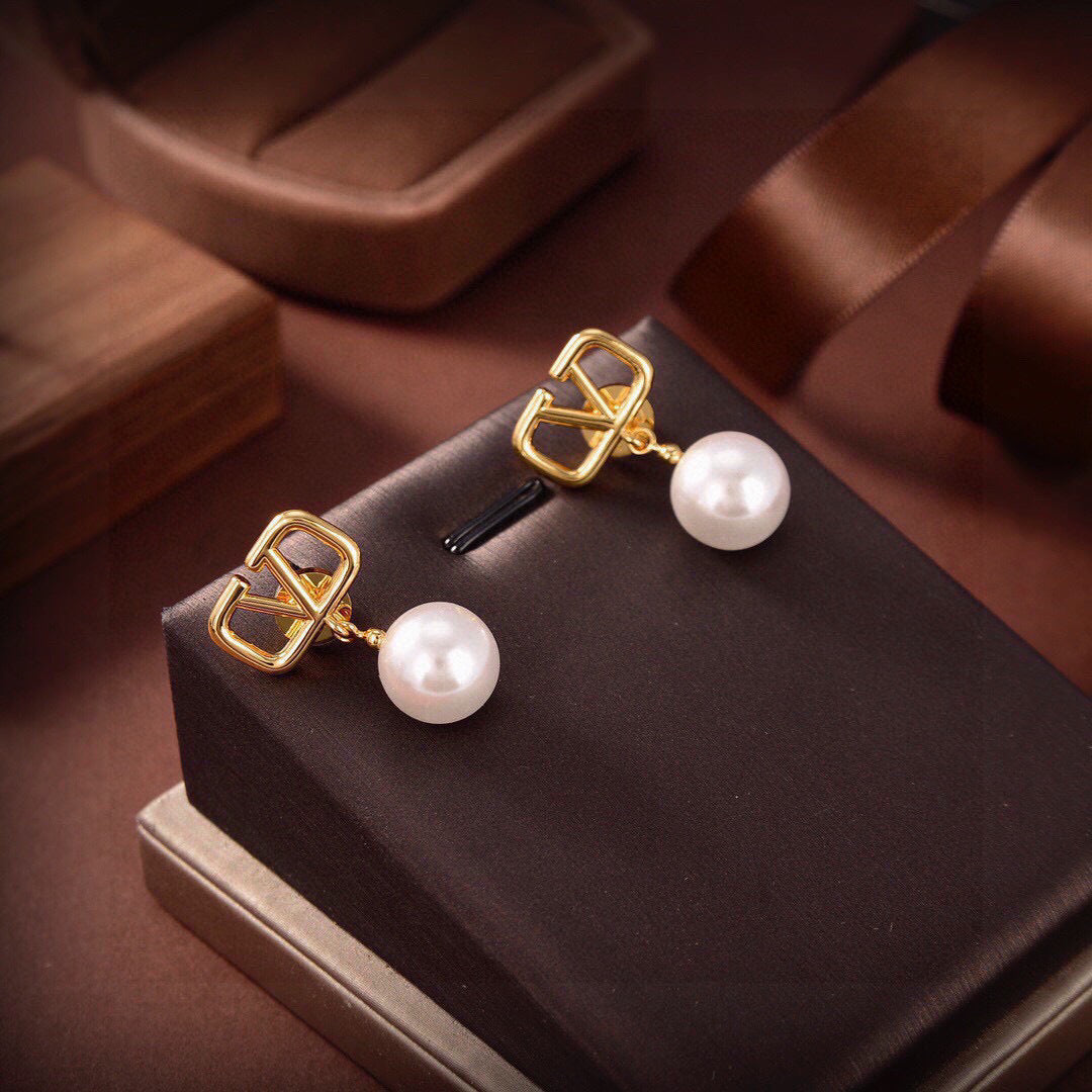 Martin Graham stud earrings in polished metal-tone – detail view