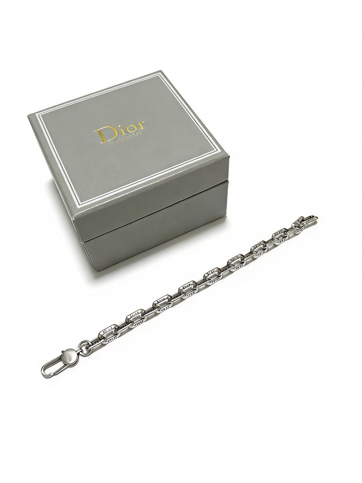 Martin Graham pendant necklace in polished metal-tone – detail view