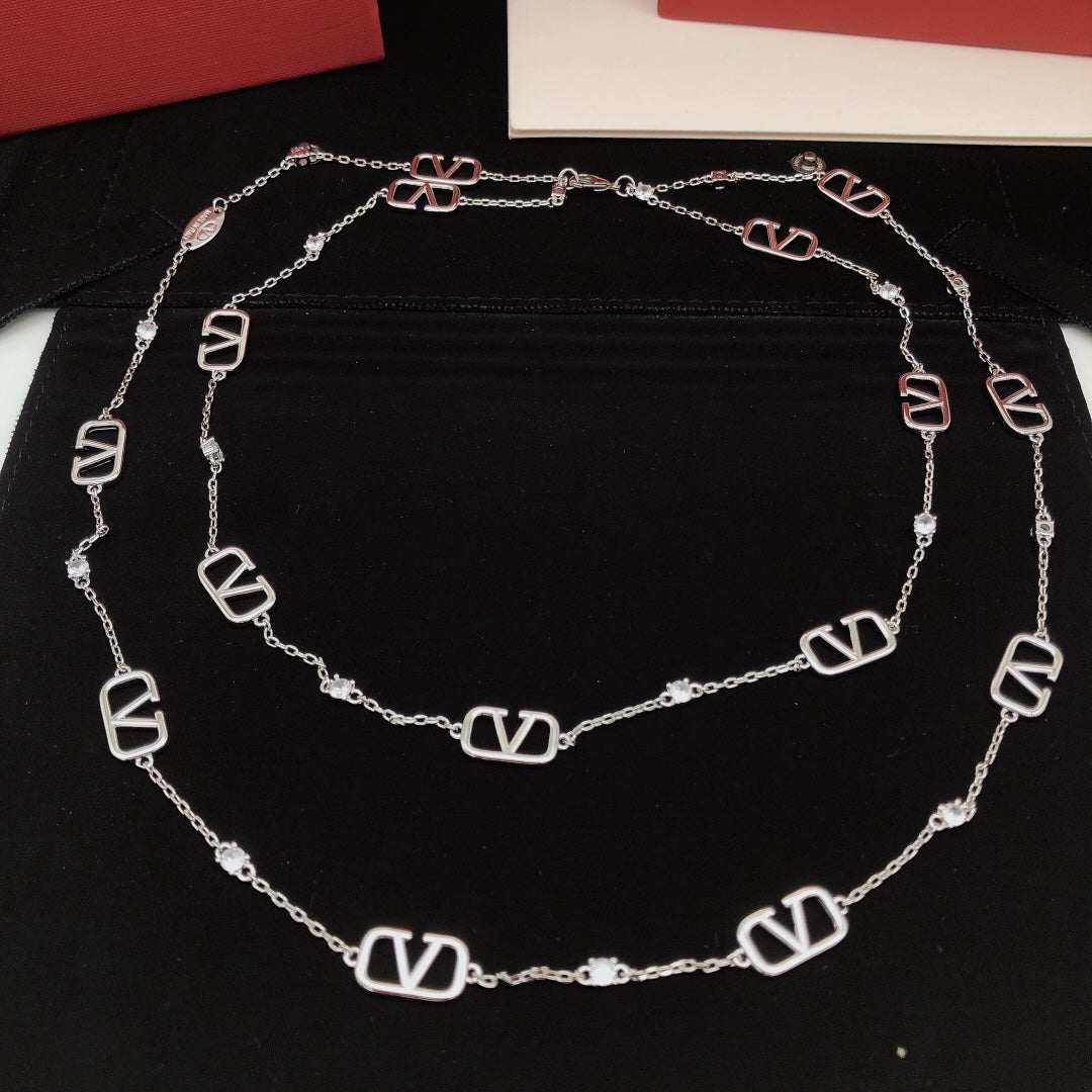 Martin Graham pendant necklace in polished metal-tone – detail view