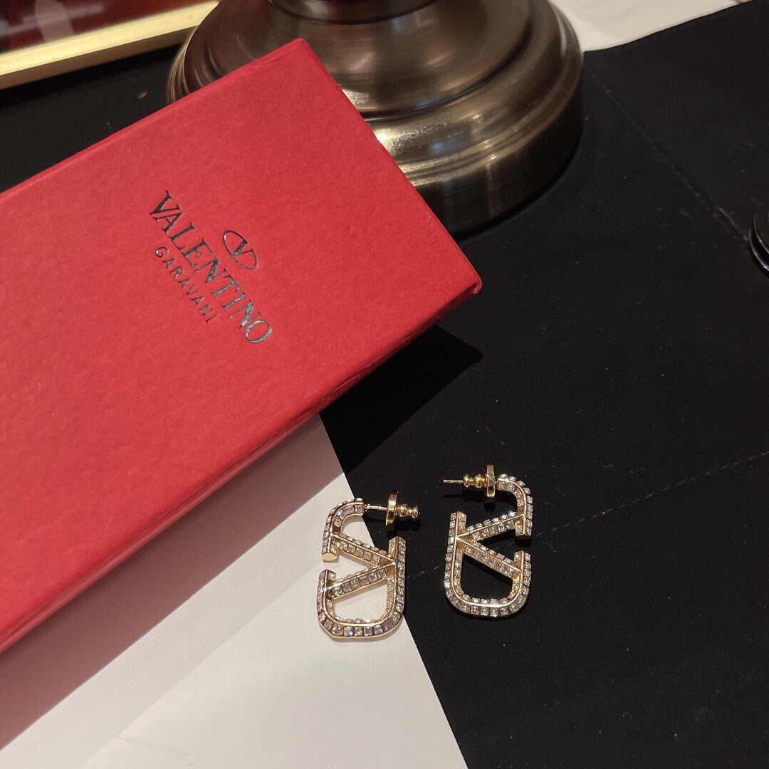 Martin Graham earrings in polished metal-tone – detail view