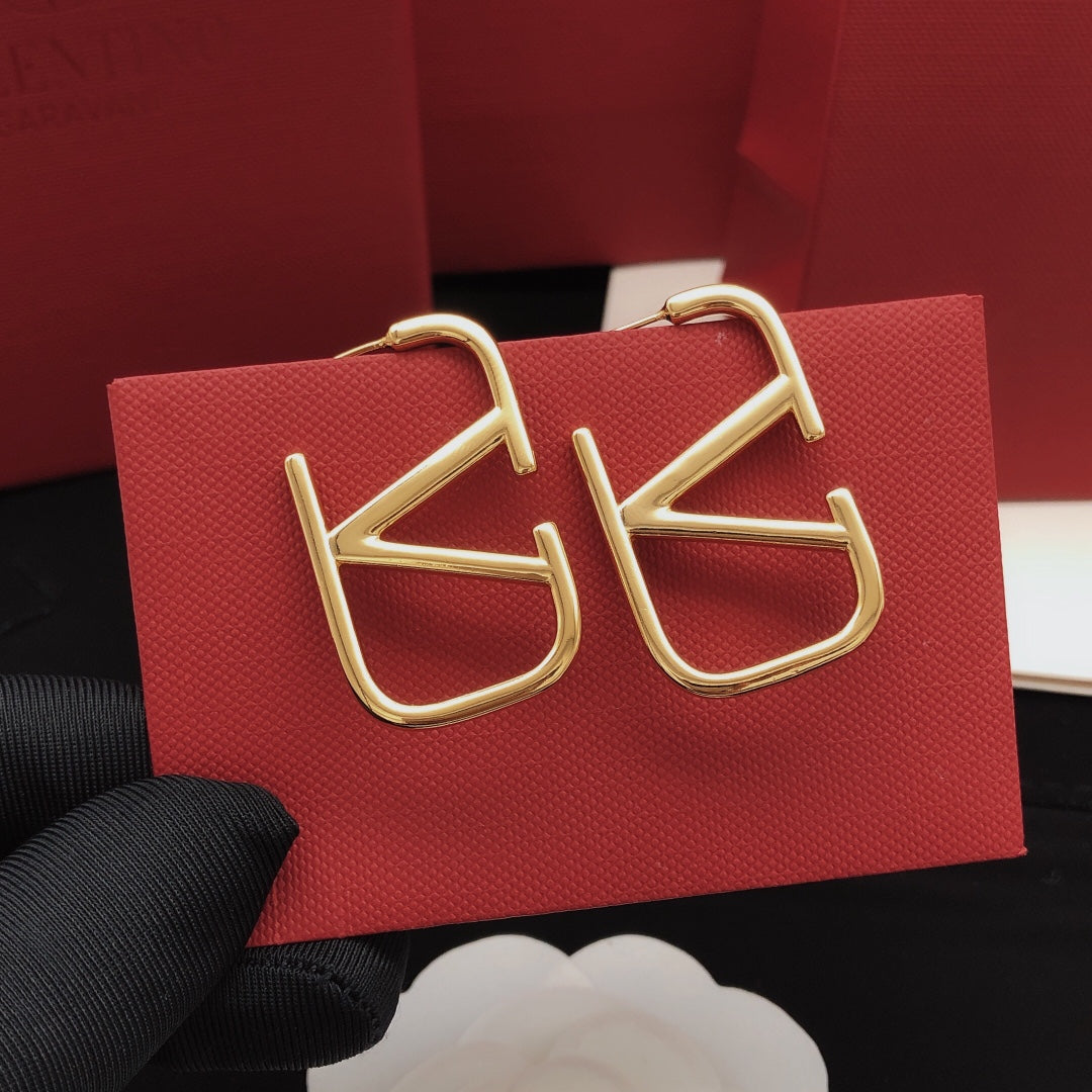 Martin Graham stud earrings in polished metal-tone – detail view