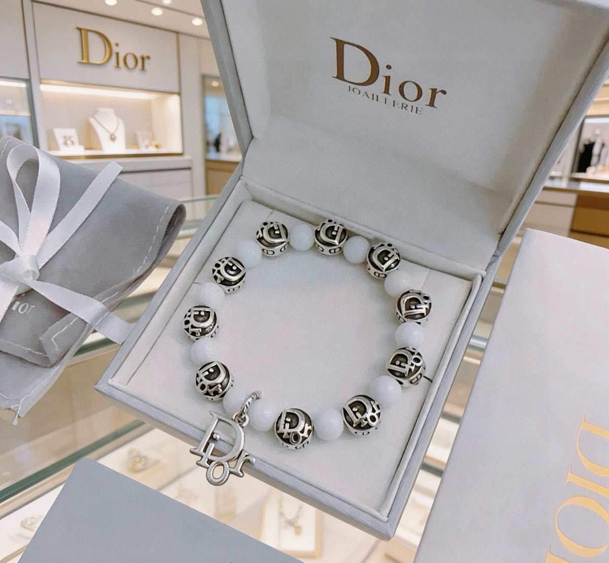 Martin Graham bracelet in polished metal-tone – detail view