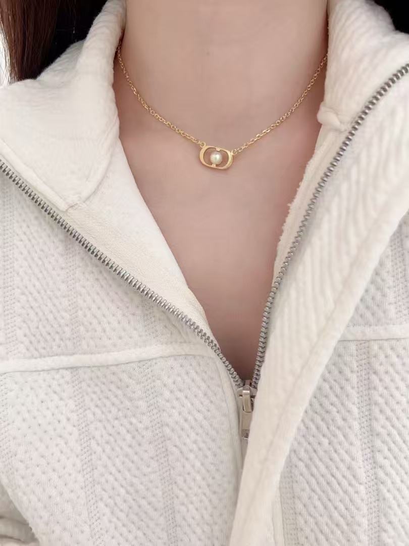 Martin Graham pendant necklace in polished metal-tone – detail view