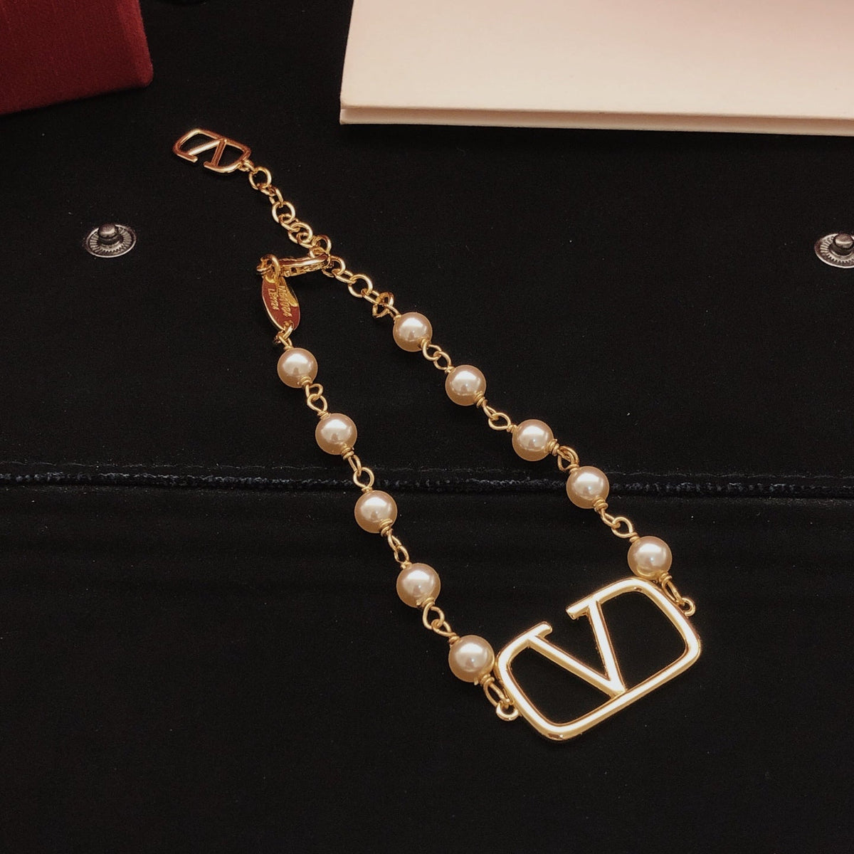 Martin Graham bracelet in polished metal-tone – detail view