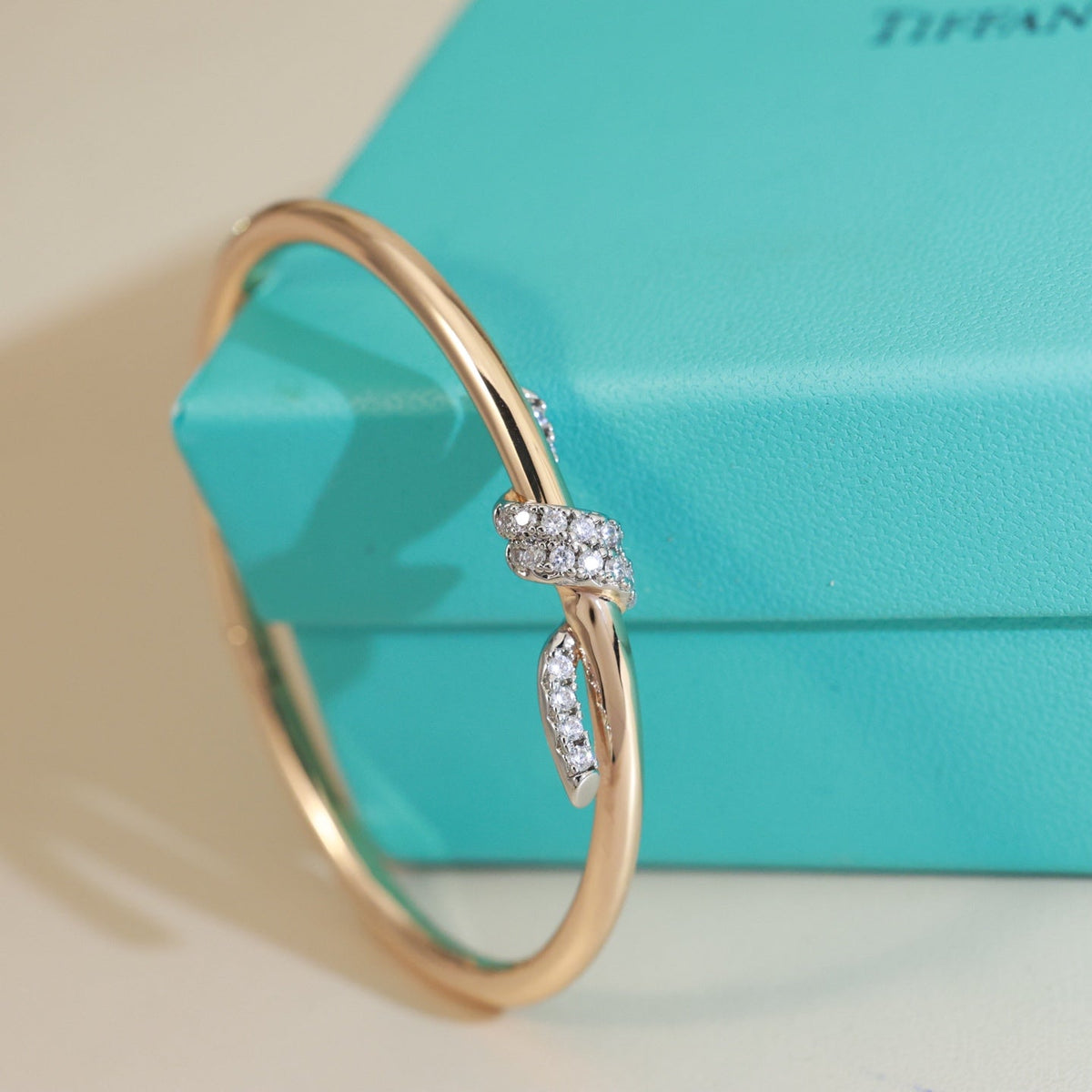 Martin Graham bangle in polished metal-tone – detail view