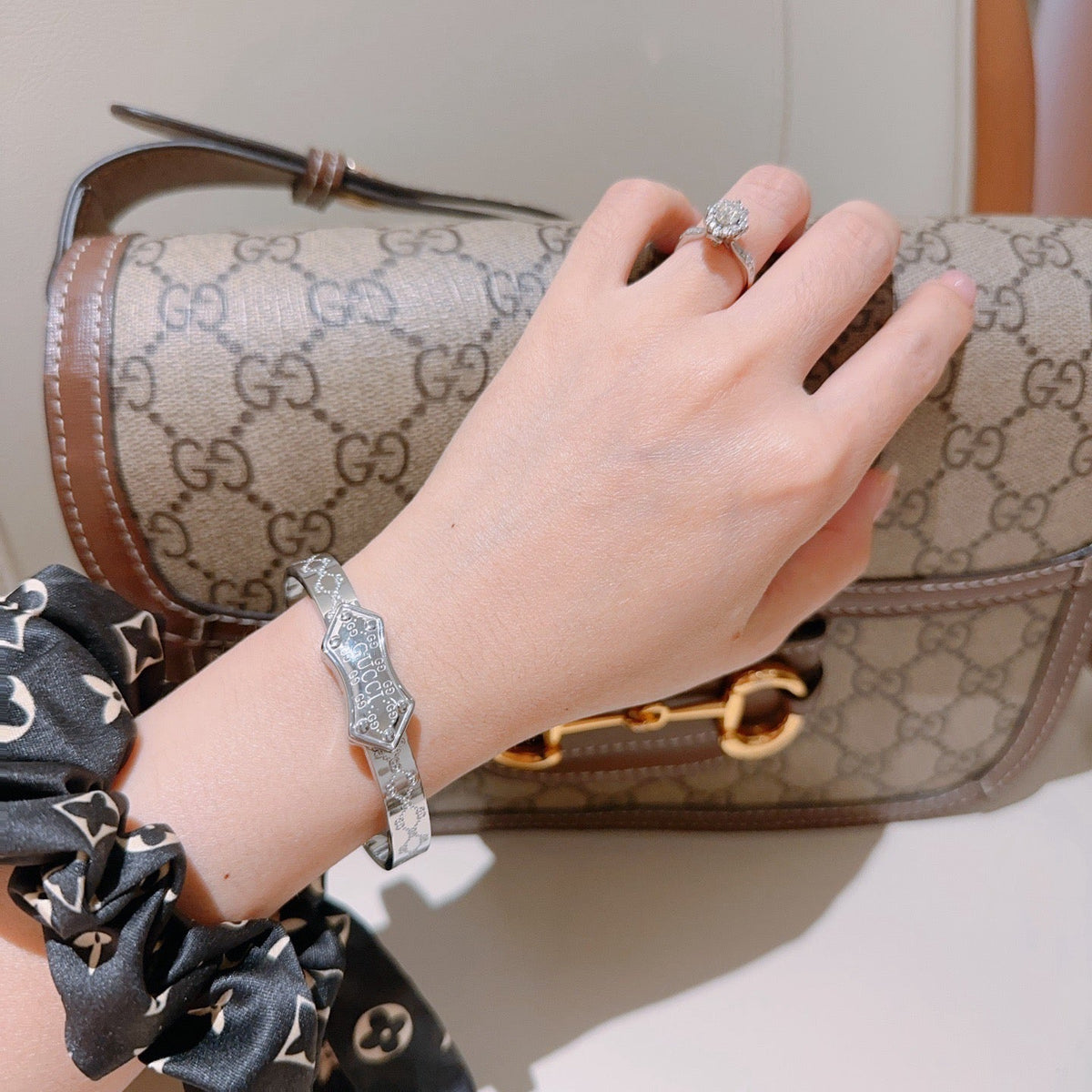Martin Graham bangle in polished metal-tone – detail view