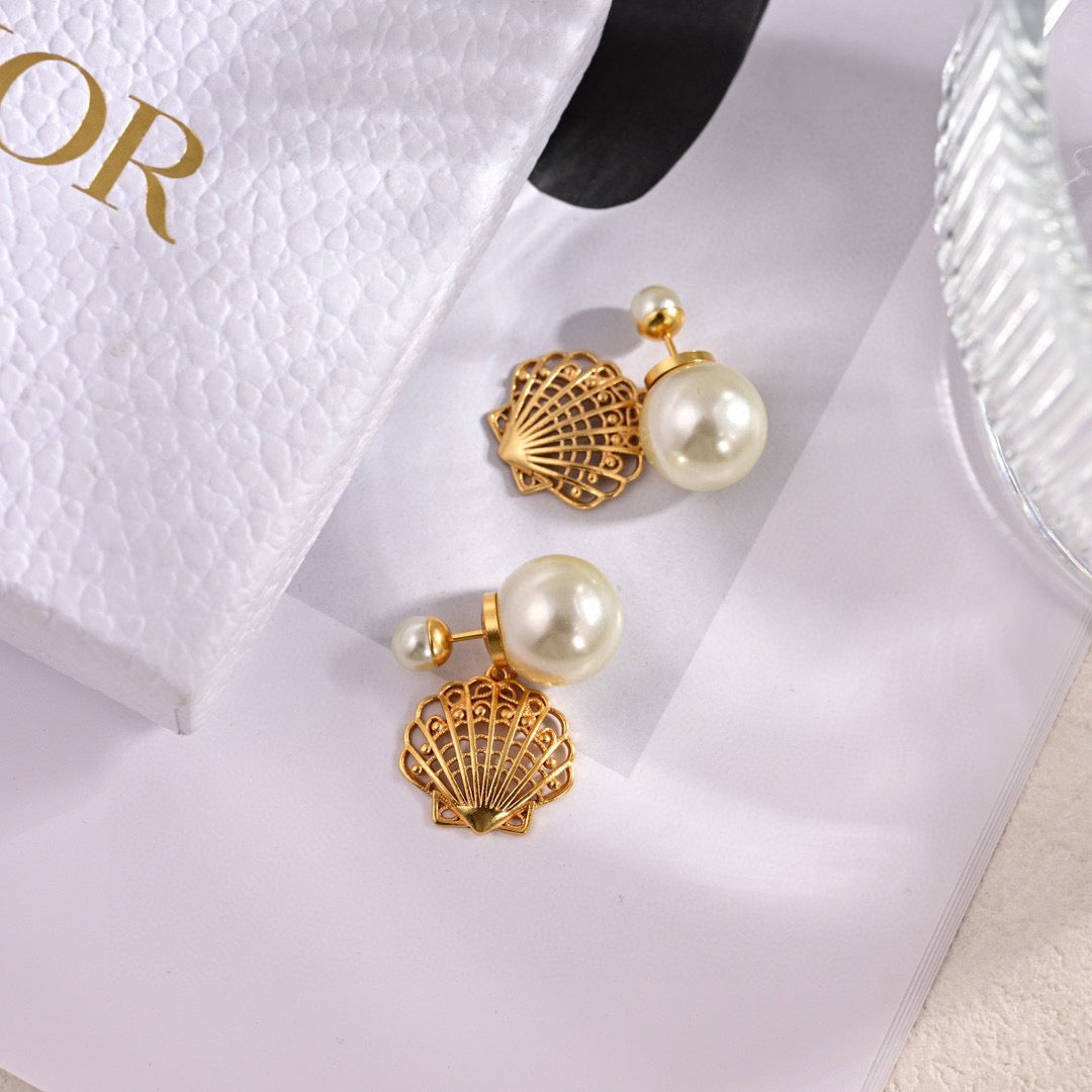Martin Graham earrings in polished metal-tone – detail view