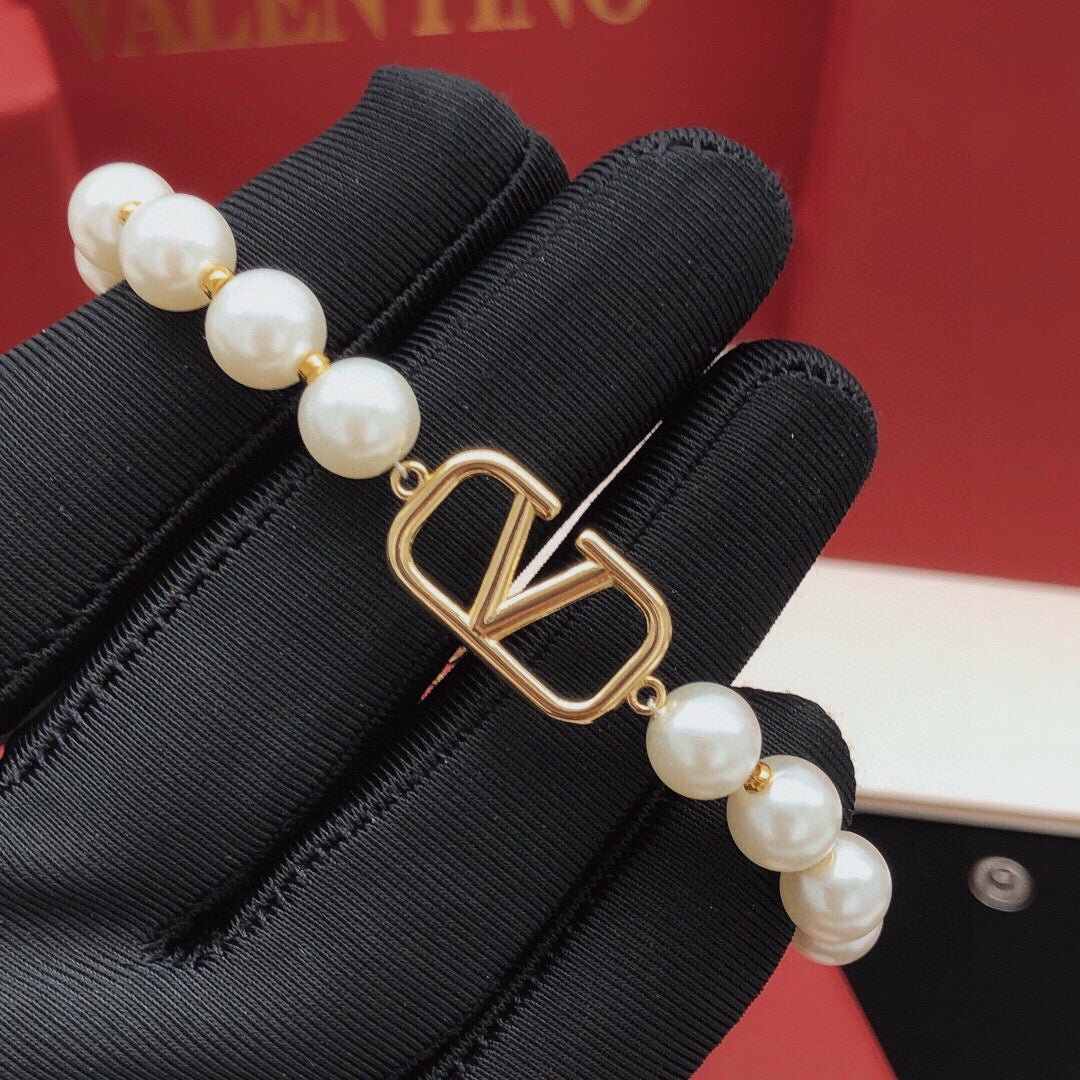 Martin Graham bracelet in polished metal-tone – detail view