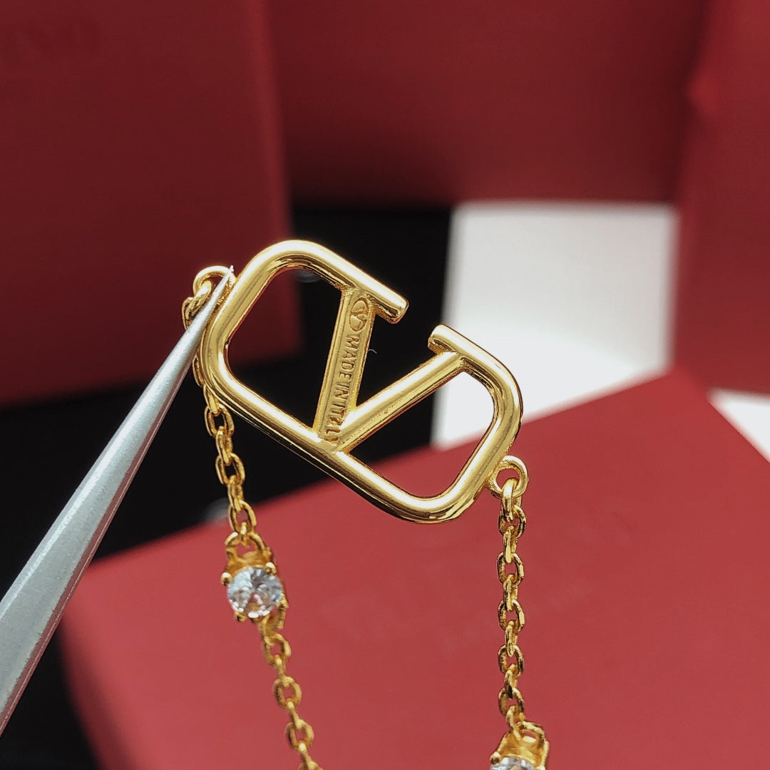 Martin Graham pendant necklace in polished metal-tone – detail view