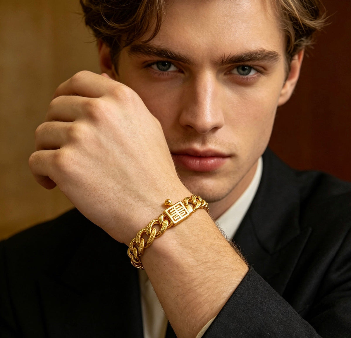 Martin Graham bracelet in polished metal-tone – detail view