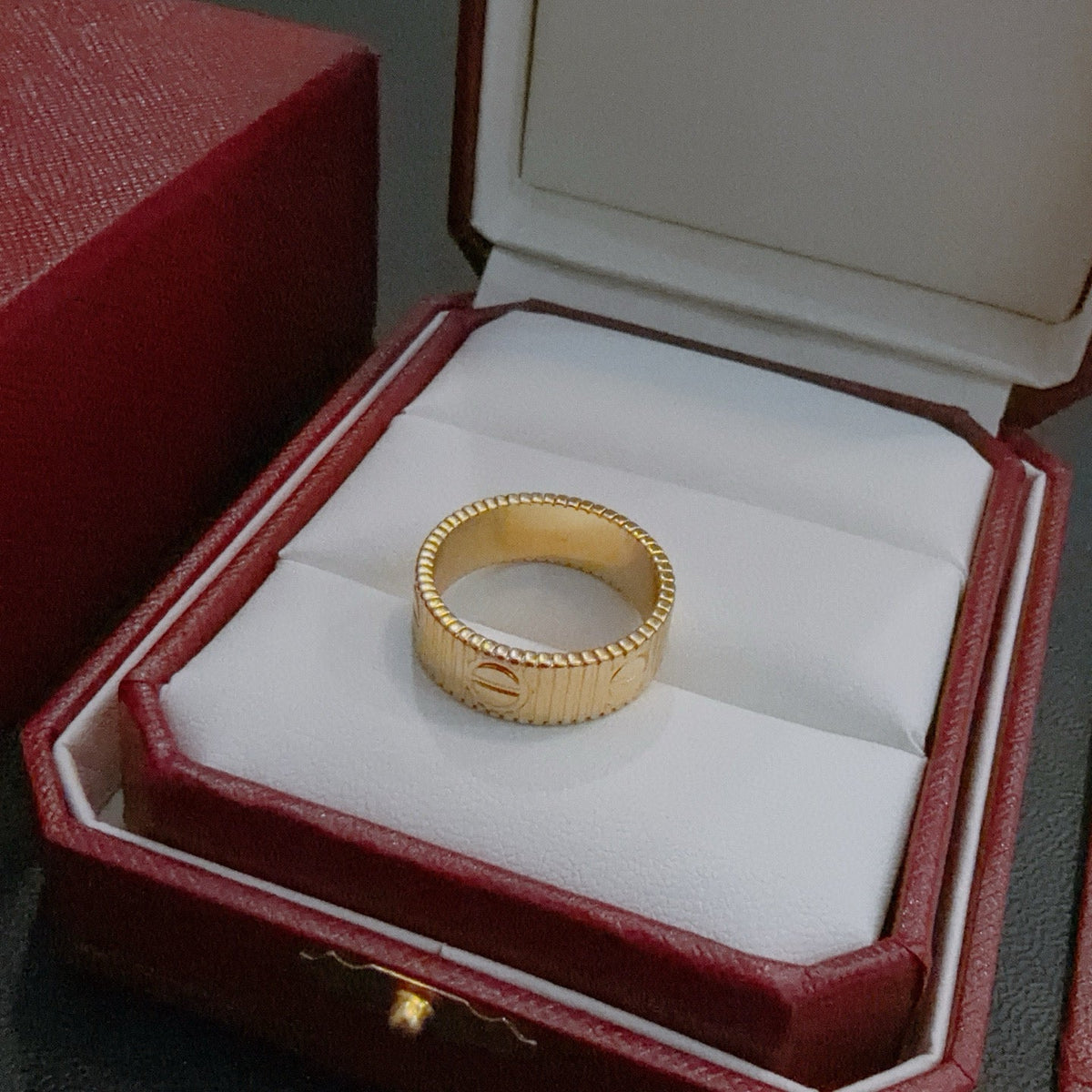 Martin Graham ring in polished metal-tone – detail view