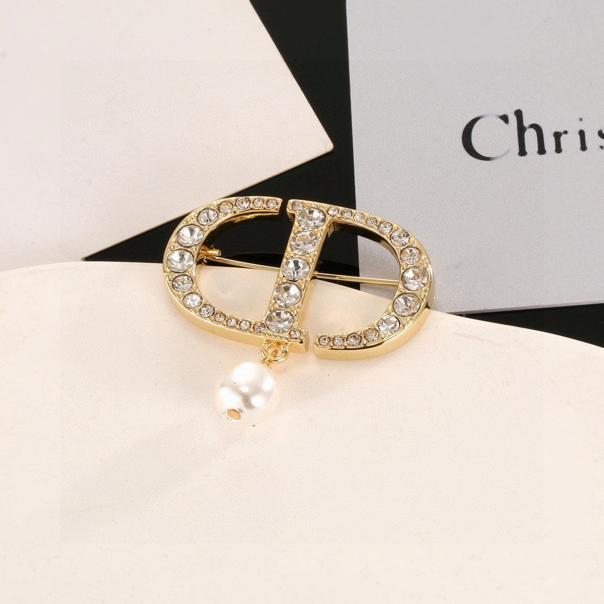 Martin Graham brooch in polished metal-tone – detail view