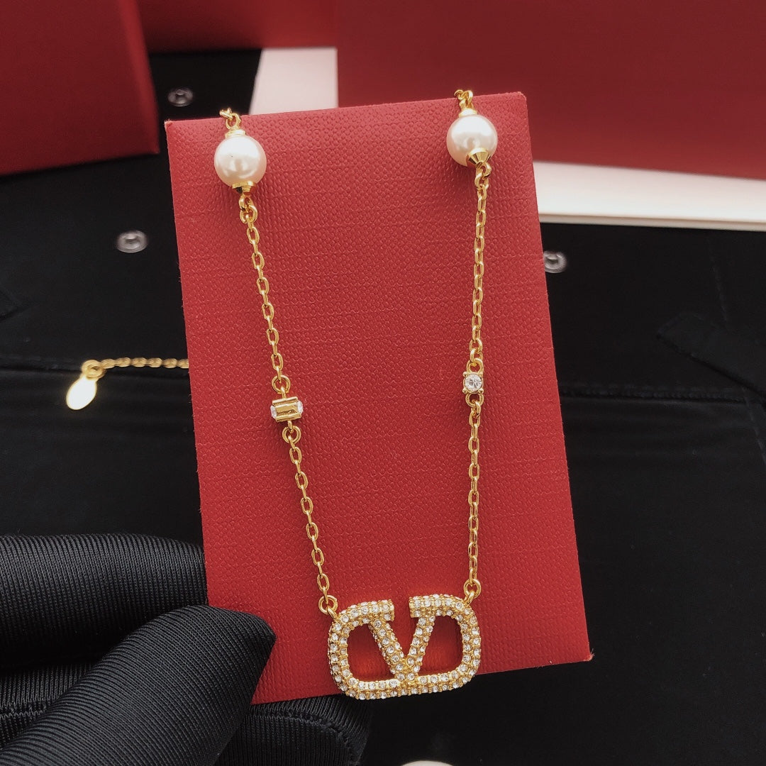 Martin Graham pendant necklace in polished metal-tone – detail view