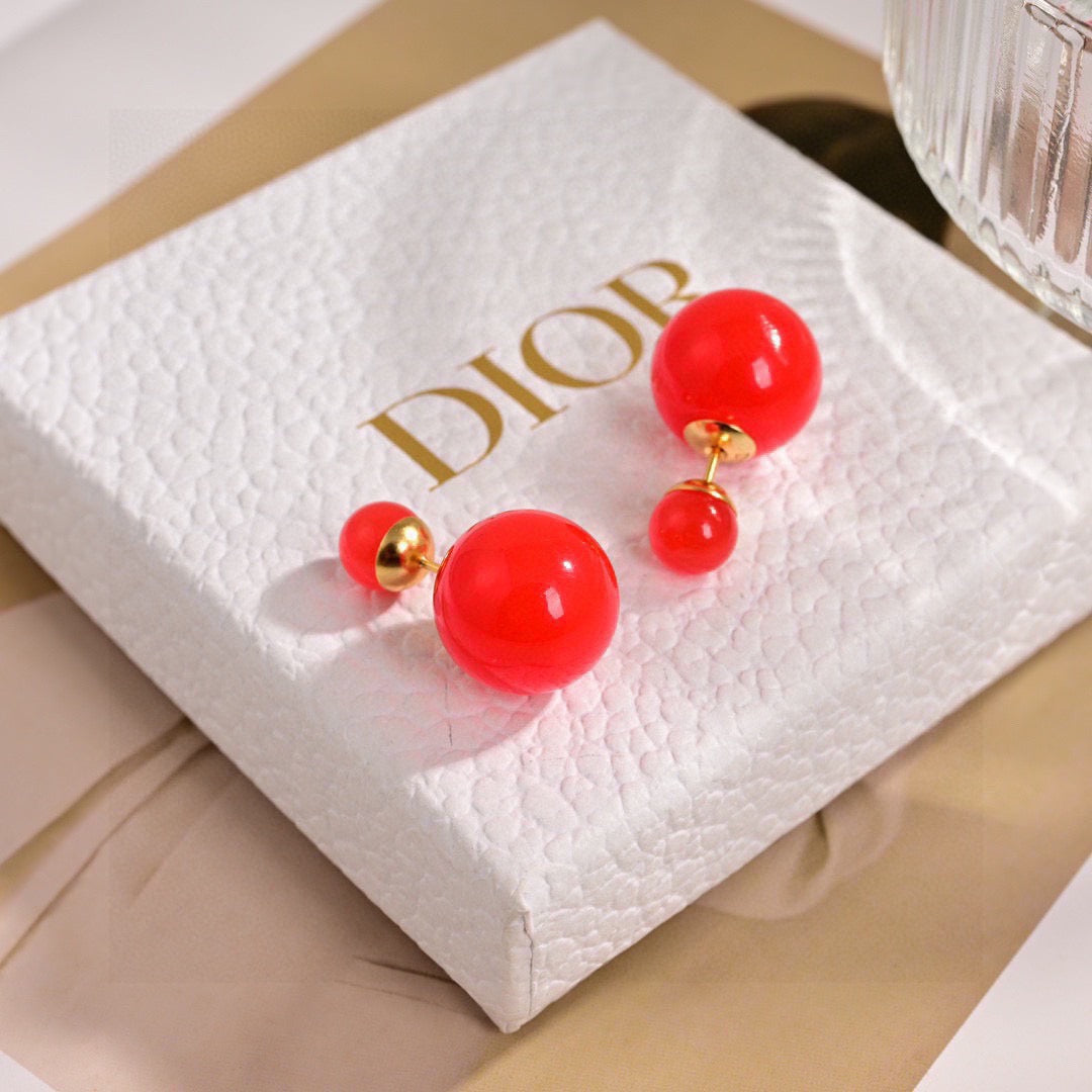 Martin Graham earrings in polished metal-tone – detail view