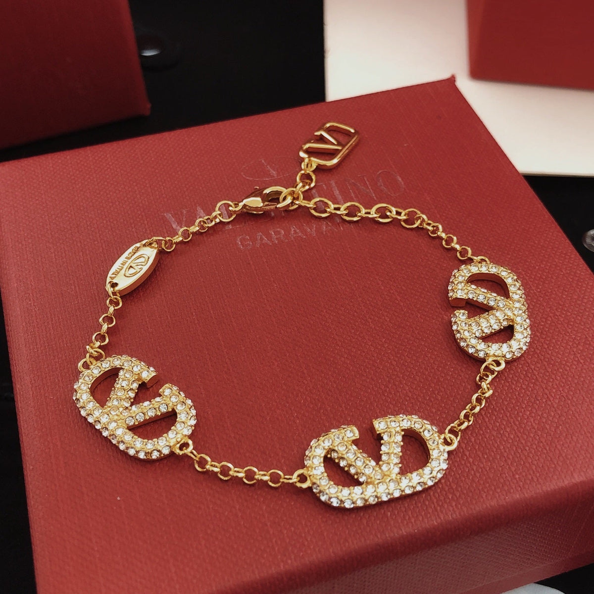 Martin Graham bracelet in polished metal-tone – detail view
