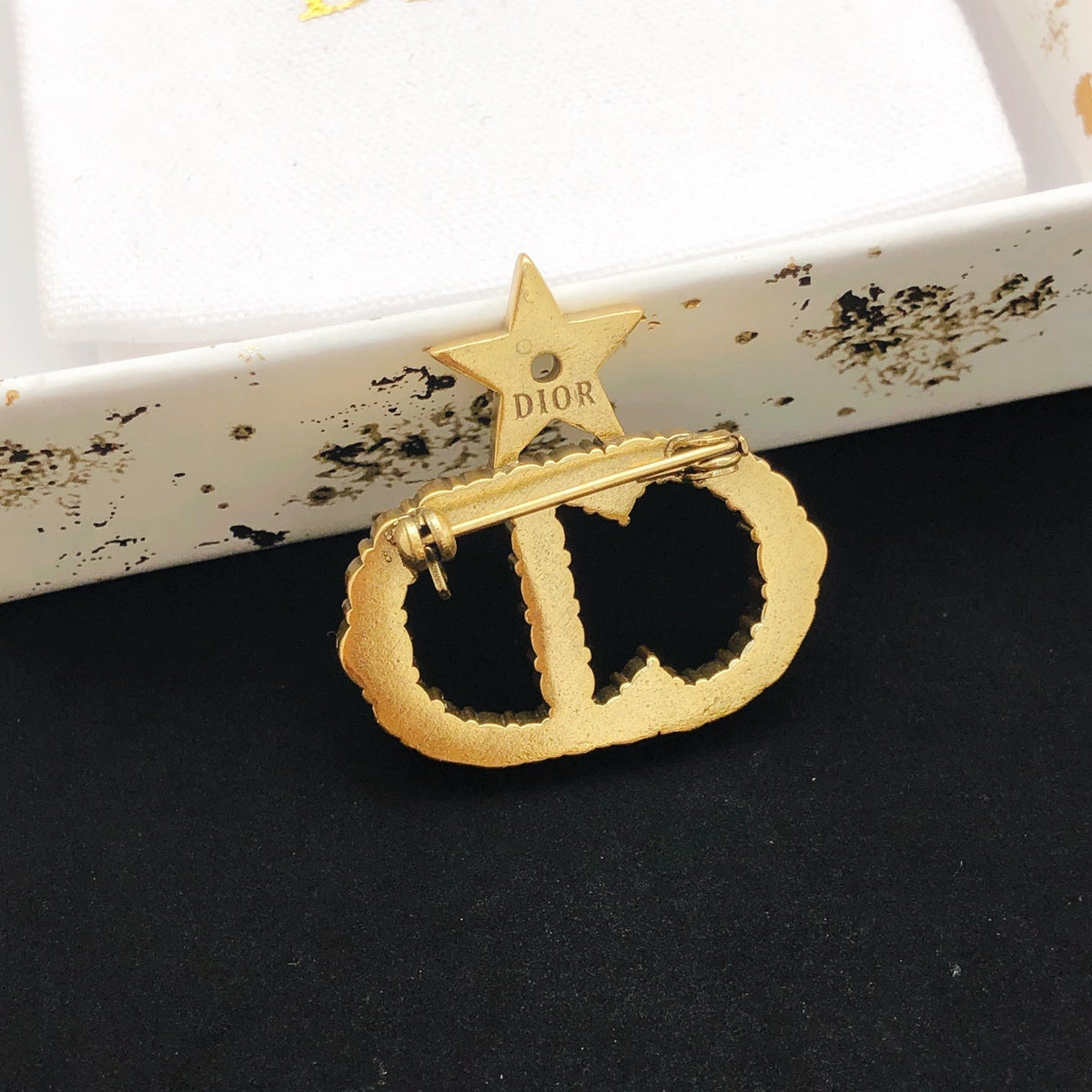 Martin Graham brooch in polished metal-tone – detail view