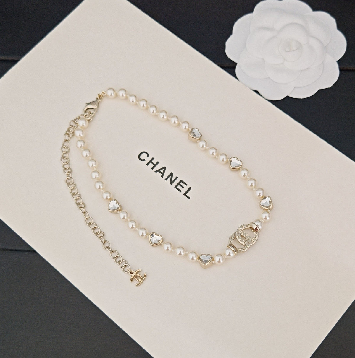 Heart Pearl-Detail Pendant Necklace – Pearl Detail – Design 006 detail view
