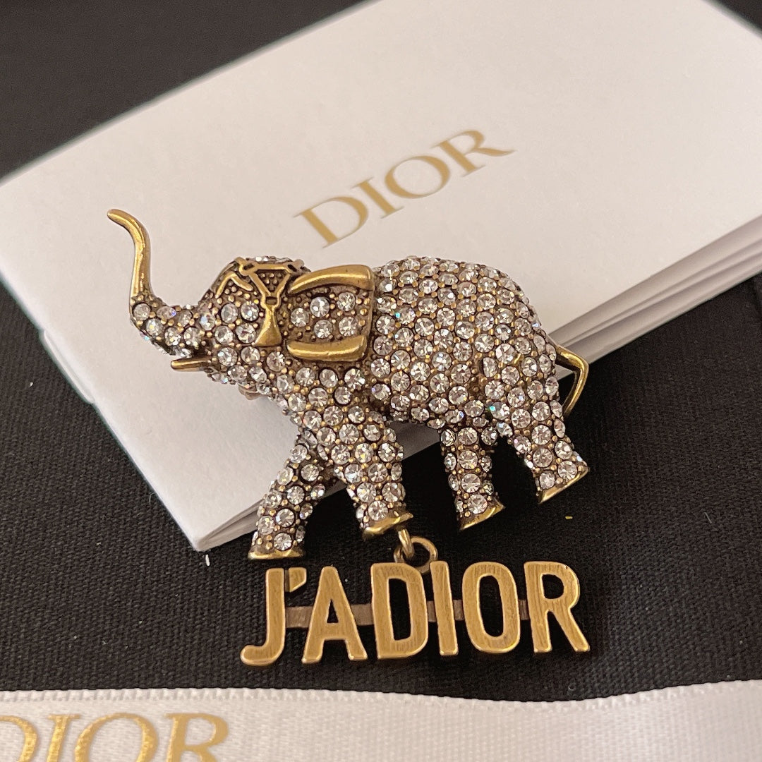Martin Graham brooch in polished metal-tone – detail view