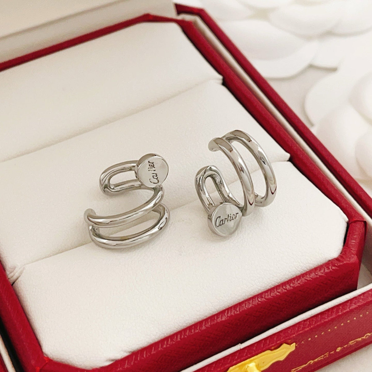 Martin Graham jewelry accessory in polished metal-tone – detail view
