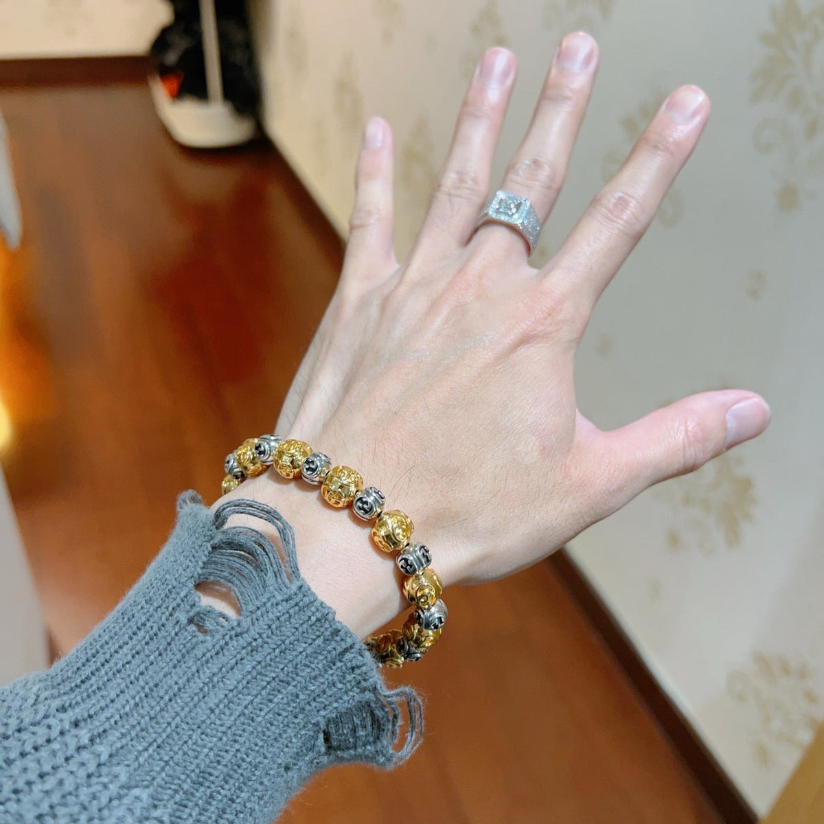 Martin Graham bracelet in polished metal-tone – detail view