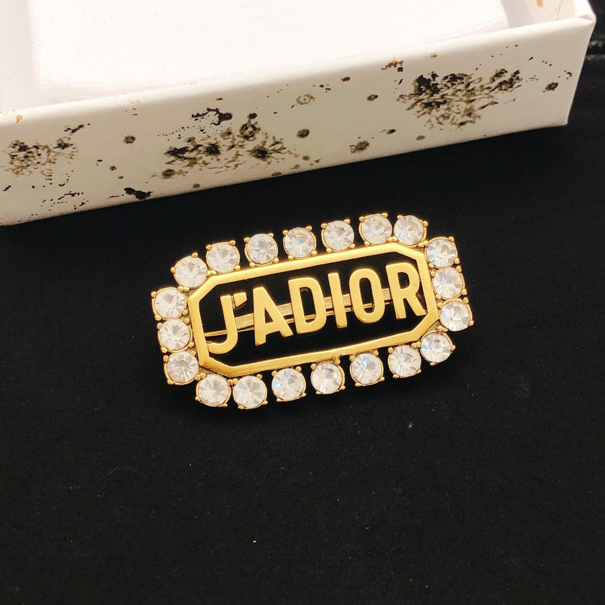 Martin Graham brooch in polished metal-tone – detail view