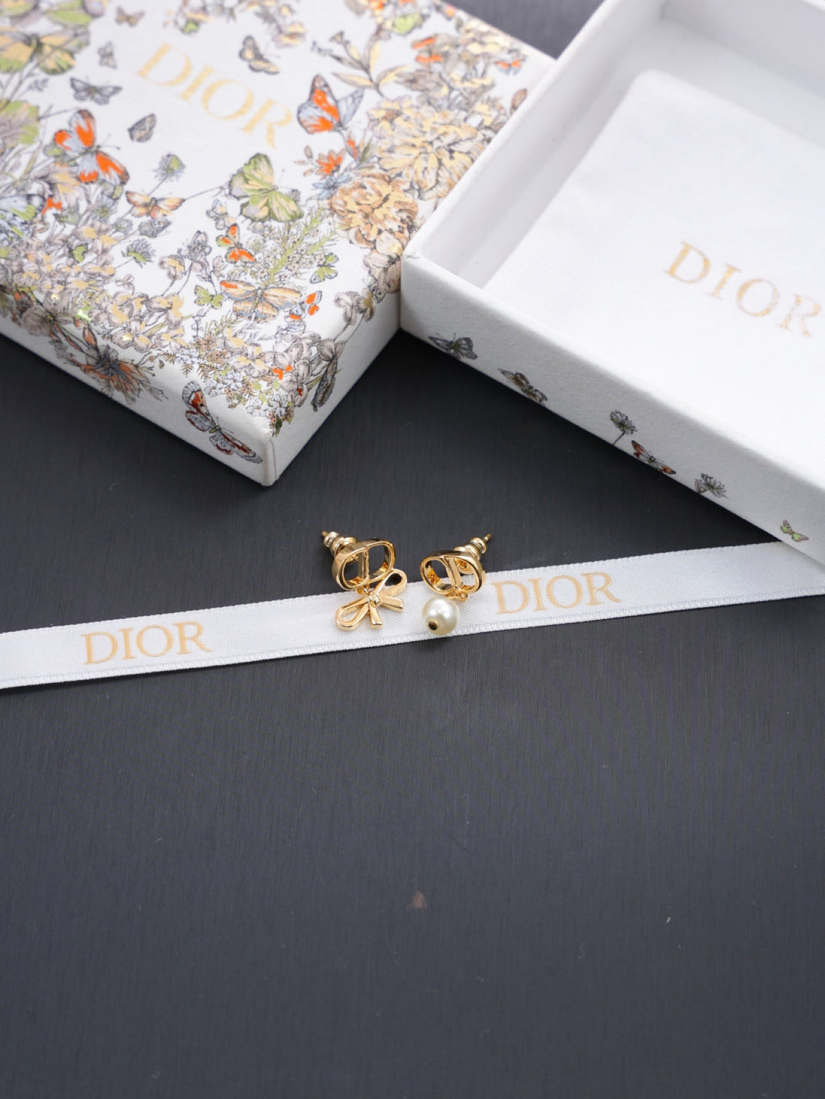 Martin Graham earrings in polished metal-tone – detail view