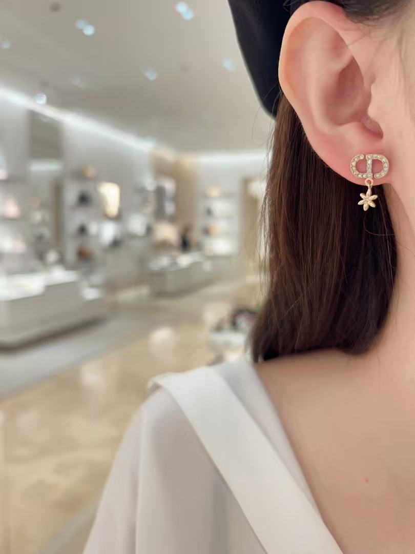 Martin Graham stud earrings in polished metal-tone – detail view