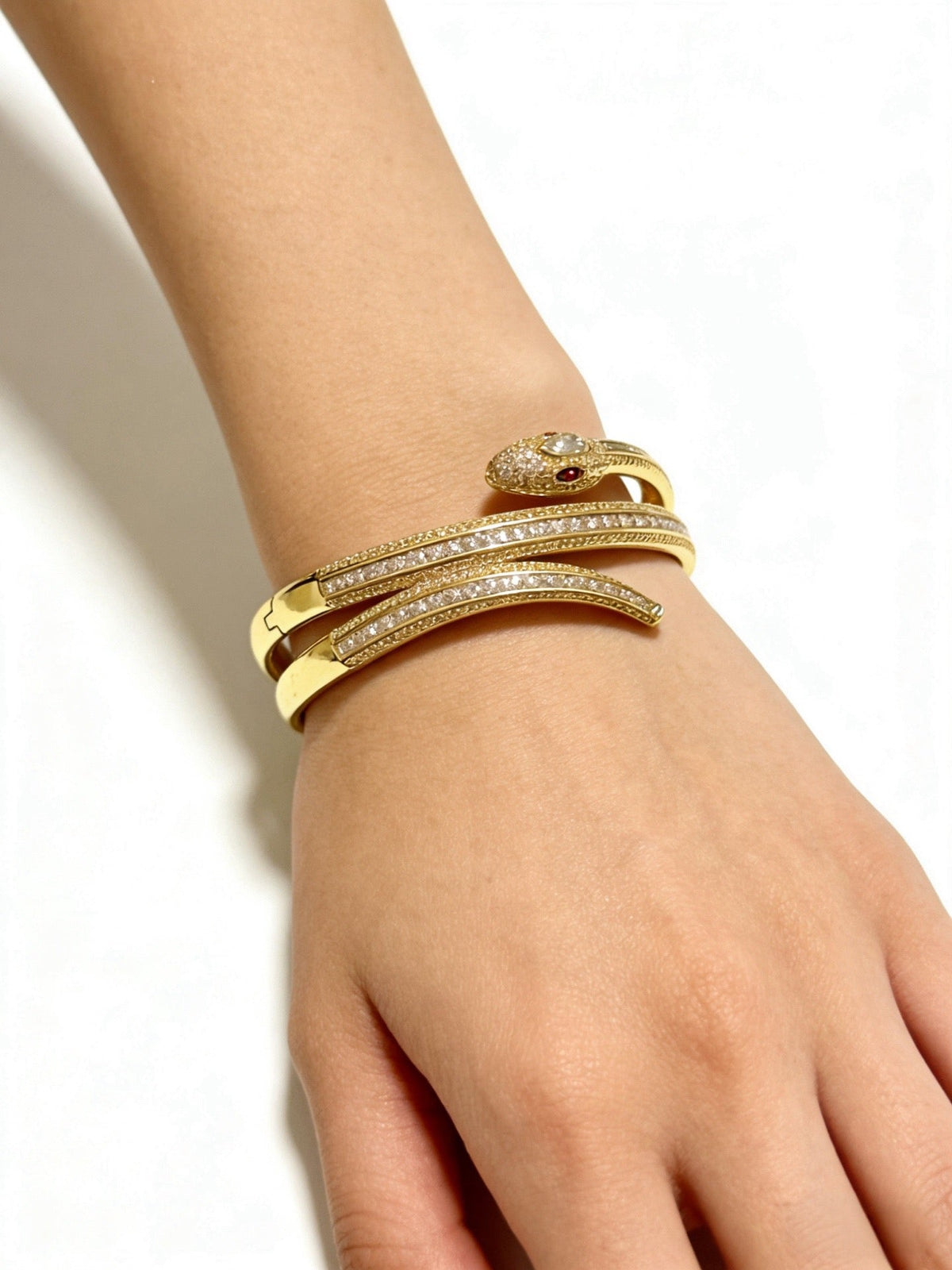 Martin Graham bracelet in polished metal-tone – detail view