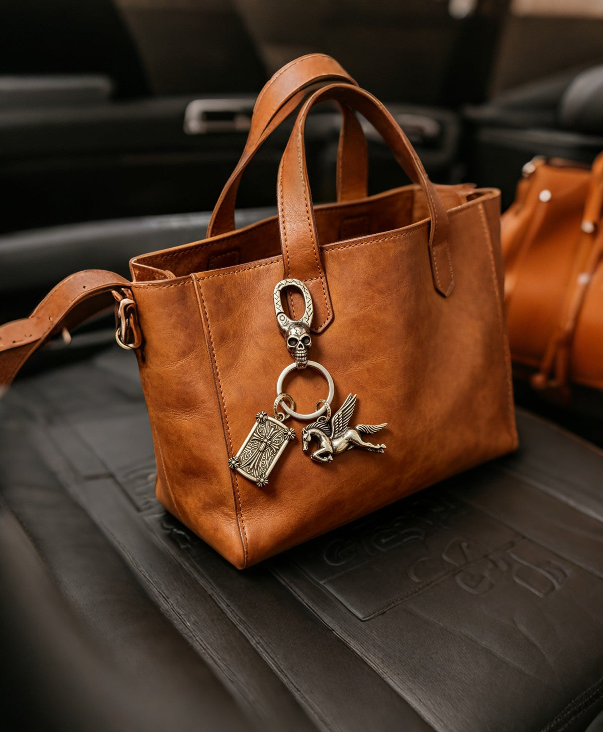 Martin Graham keychain in polished metal-tone – side detail