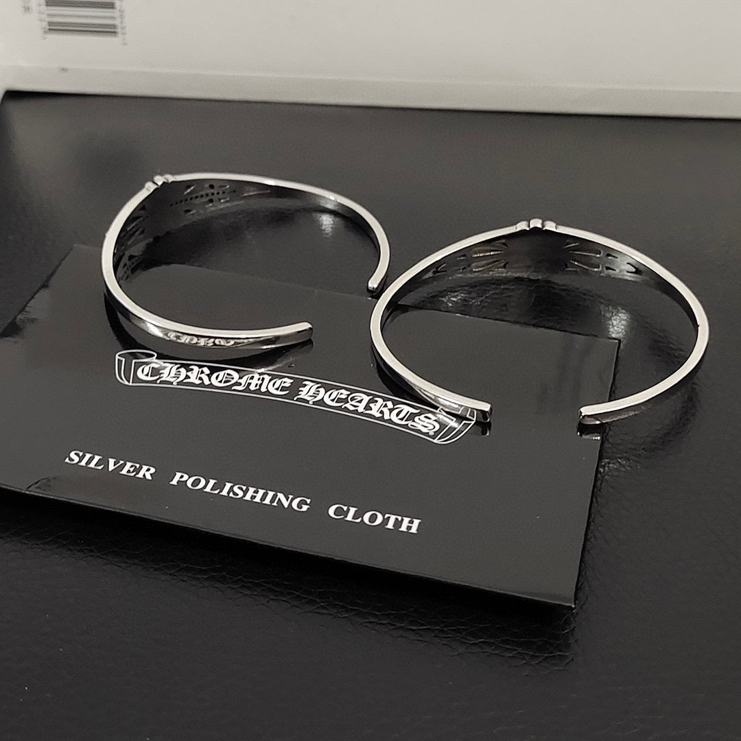 Martin Graham bracelet in polished metal-tone – side detail