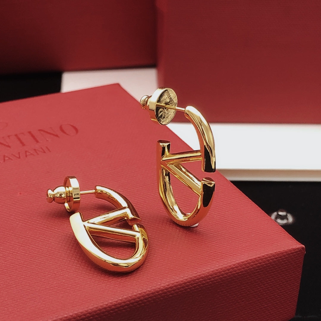 Martin Graham stud earrings in polished metal-tone – side detail