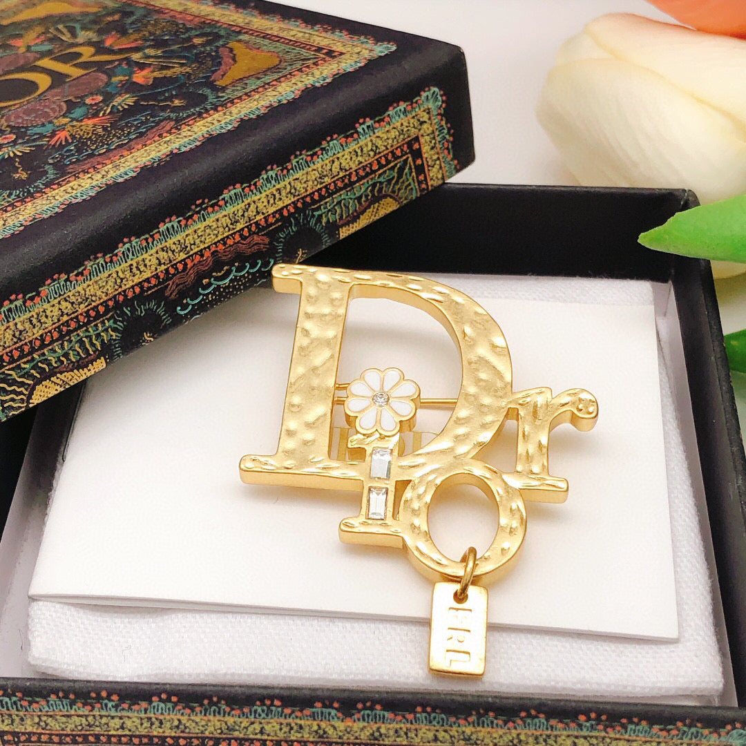 Martin Graham brooch in polished metal-tone – side detail