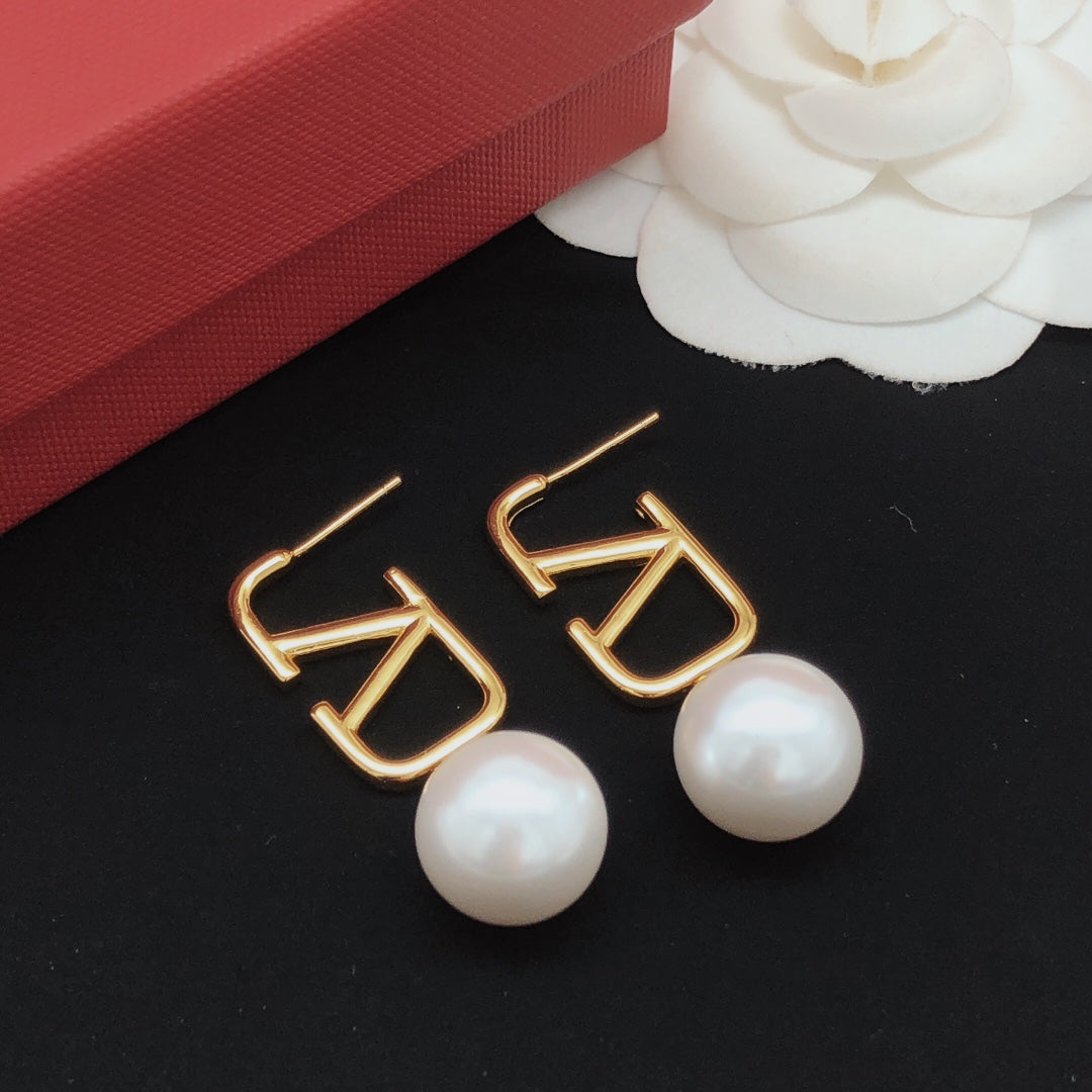 Martin Graham stud earrings in polished metal-tone – side detail