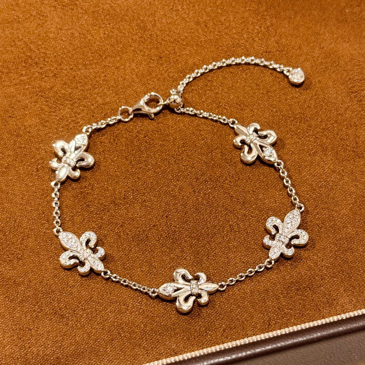 Martin Graham bracelet in polished metal-tone – side detail