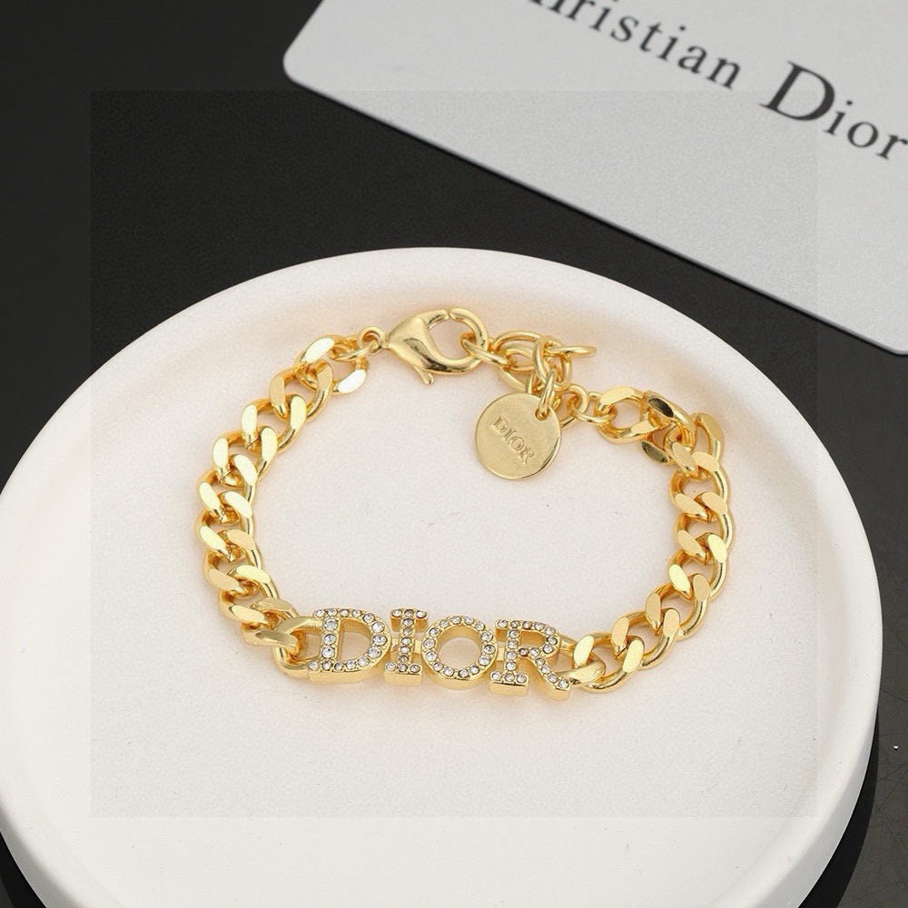 Martin Graham pendant necklace in polished metal-tone – side detail