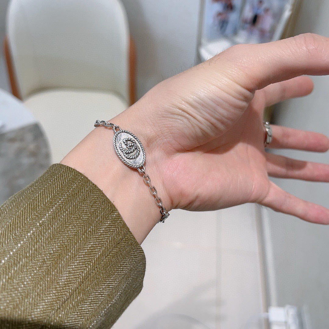 Martin Graham bracelet in polished metal-tone – side detail