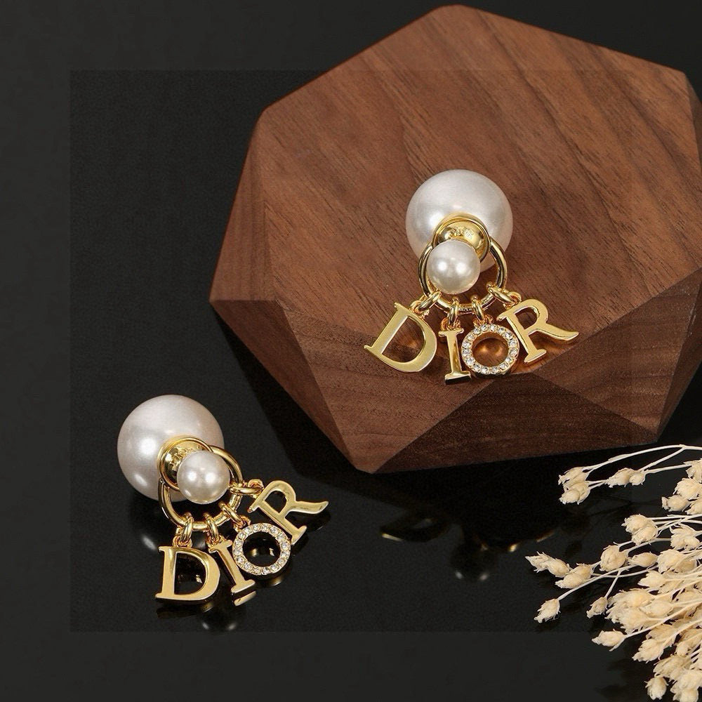 Martin Graham earrings in polished metal-tone – side detail